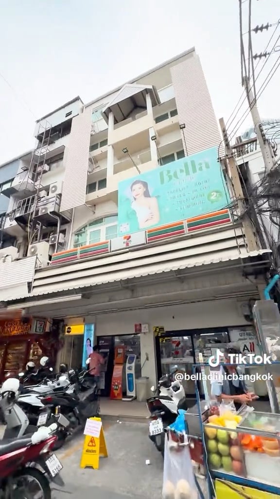 About 2 minutes on foot from BTS Phrom Phong, Exit 5